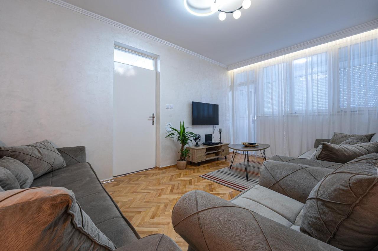 Clock Tower Lux Apartment Ποντγορίτσα Εξωτερικό φωτογραφία